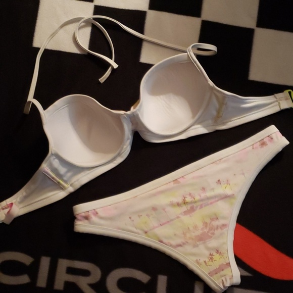 GUC...Victoria Secret 34D/MEDIUM 2pc bikini - Picture 6 of 8